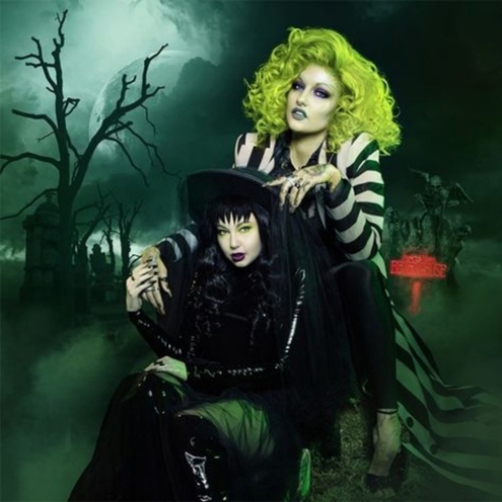 Hey ghouls! Mom's first live is happening at 9pm!